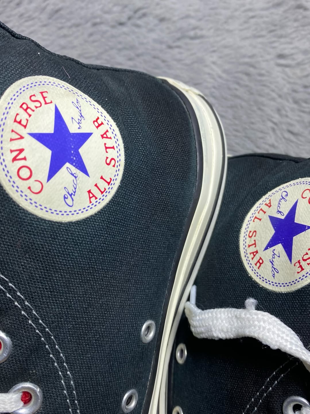 Converse ( Size 43 / 9.5 )