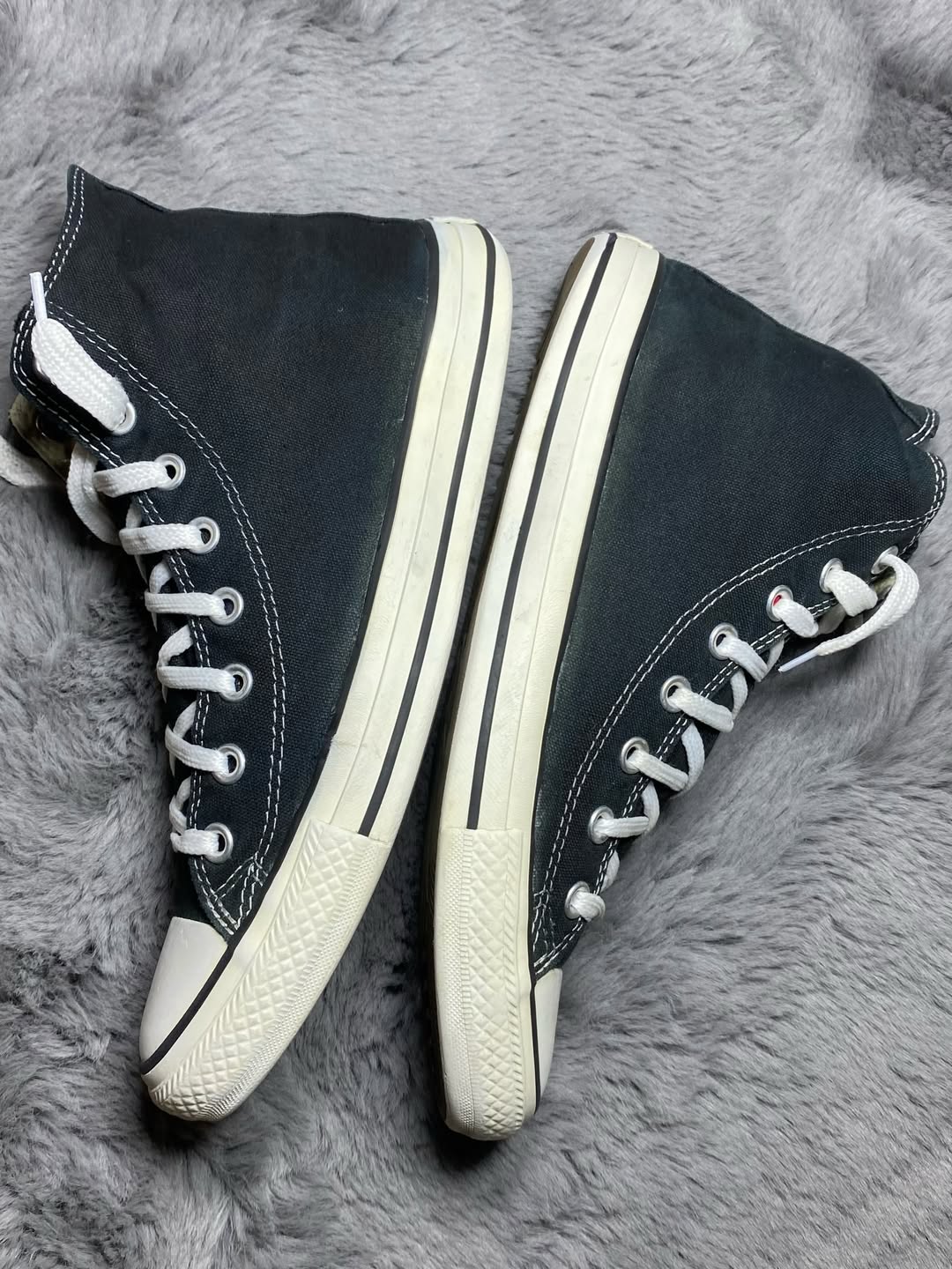 Converse ( Size 43 / 9.5 )