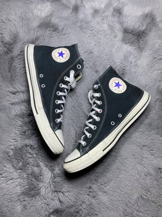 Converse ( Size 43 / 9.5 )