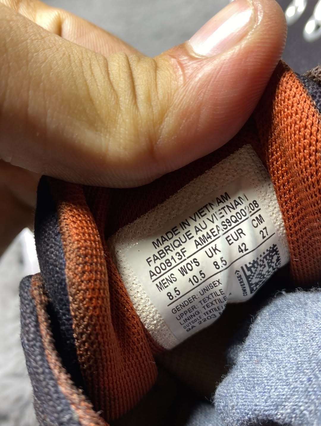 Converse ( Size 42 / 8.5 )