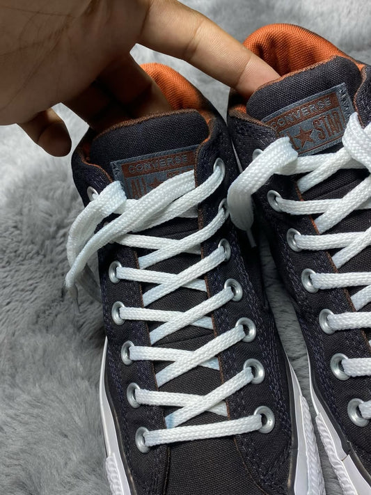 Converse ( Size 42 / 8.5 )