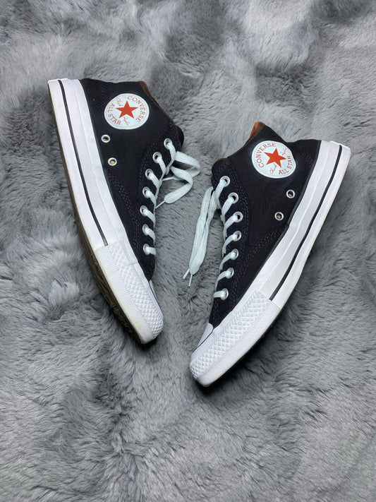 Converse ( Size 42 / 8.5 )