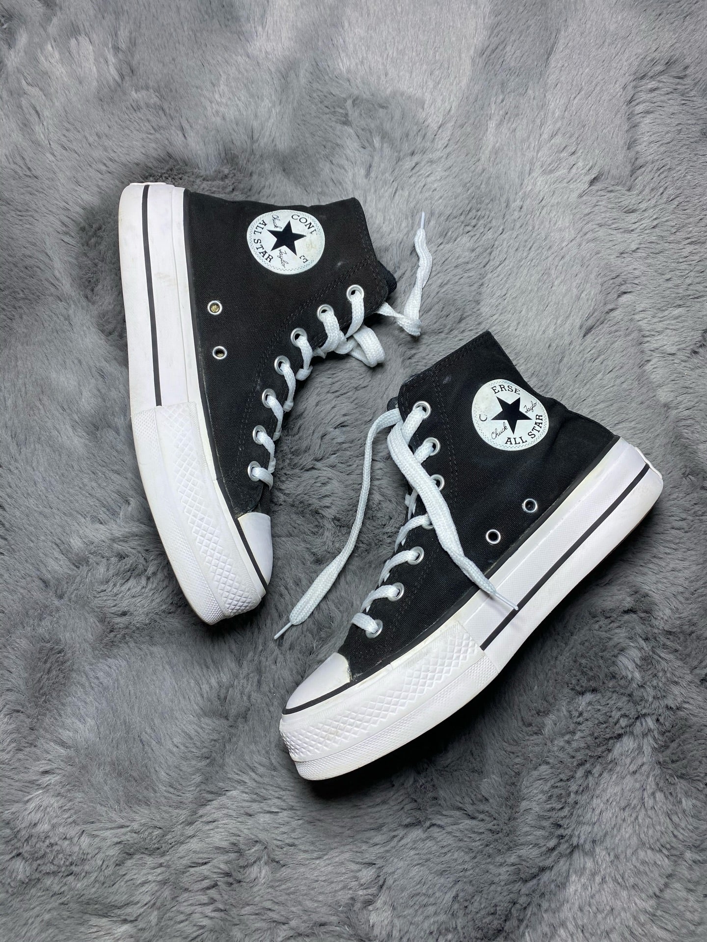 Converse ( Size 38 / 5.5 )