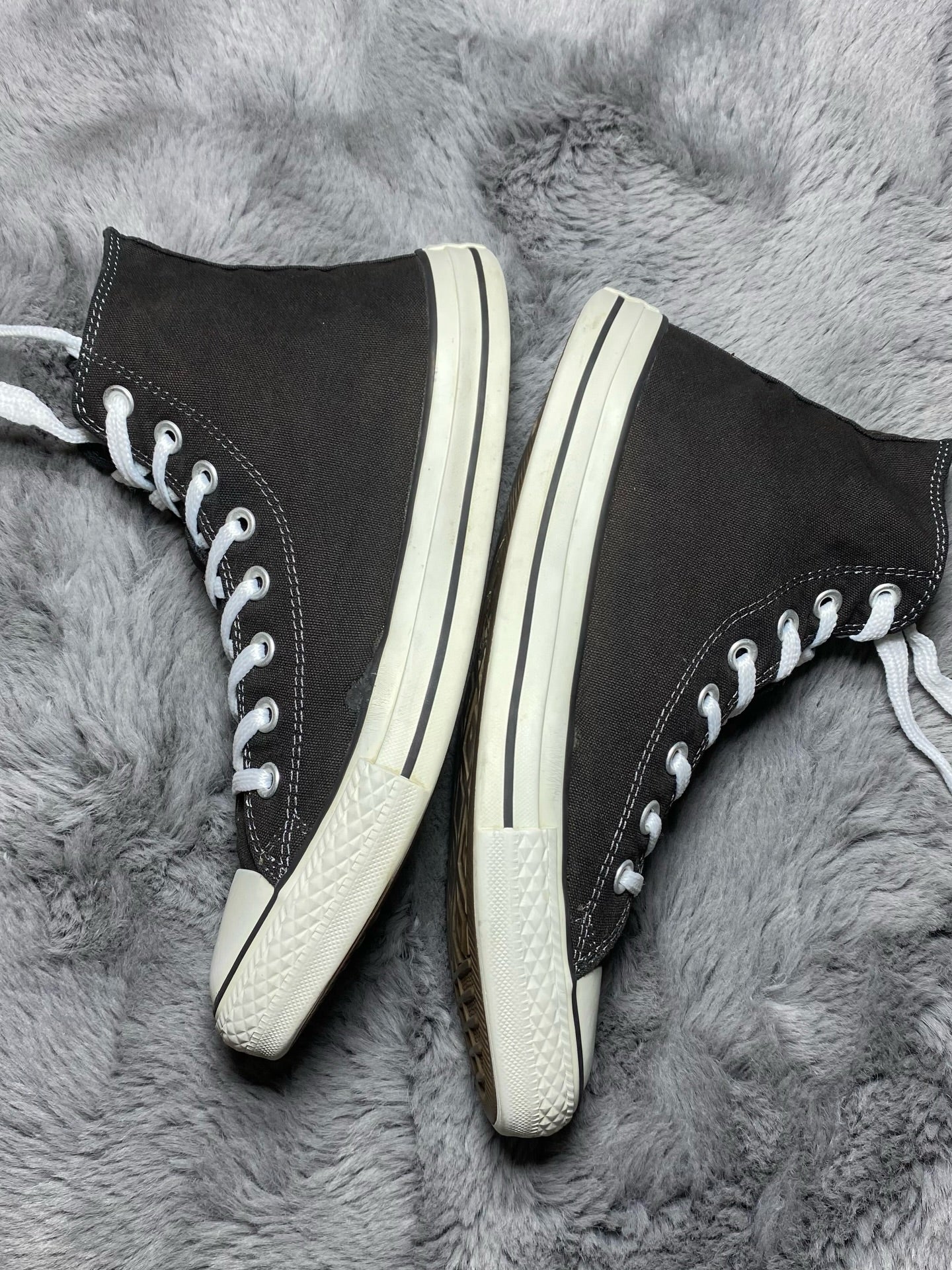 Converse ( Size 42.5 - 43 / 8.5 - 9 )