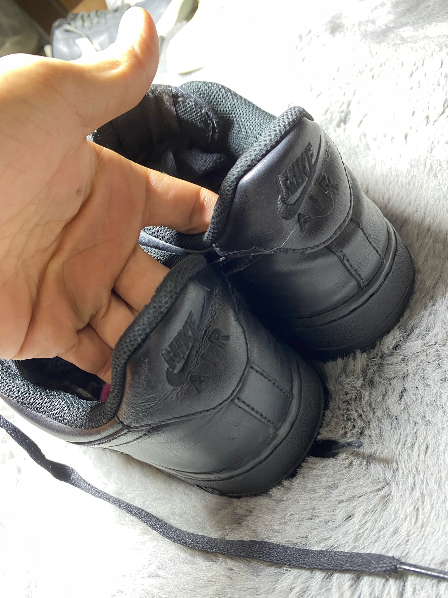 N!KE ( Size 42.5 - 43 / 8.5 - 9 )