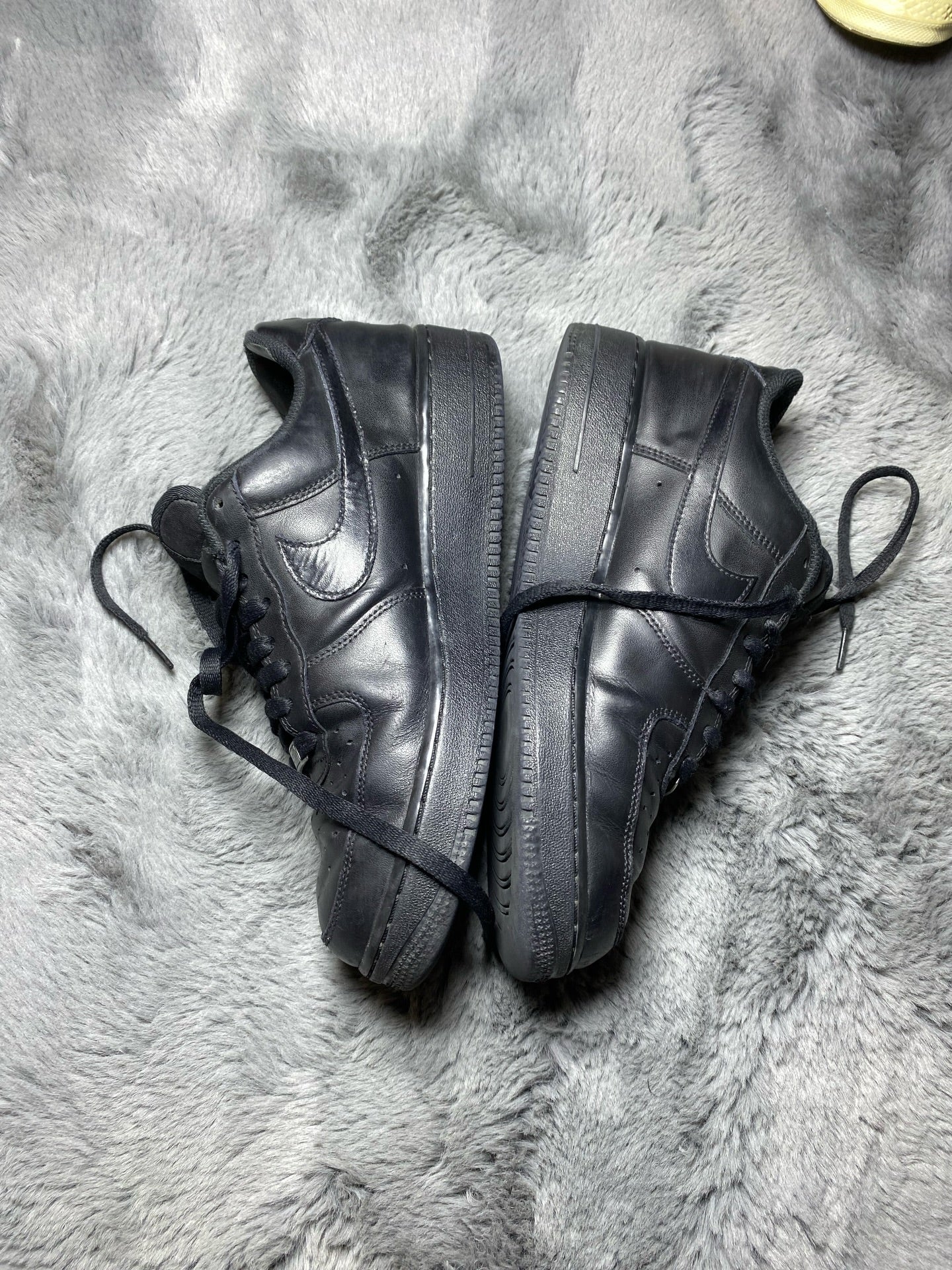 N!KE ( Size 42.5 - 43 / 8.5 - 9 )