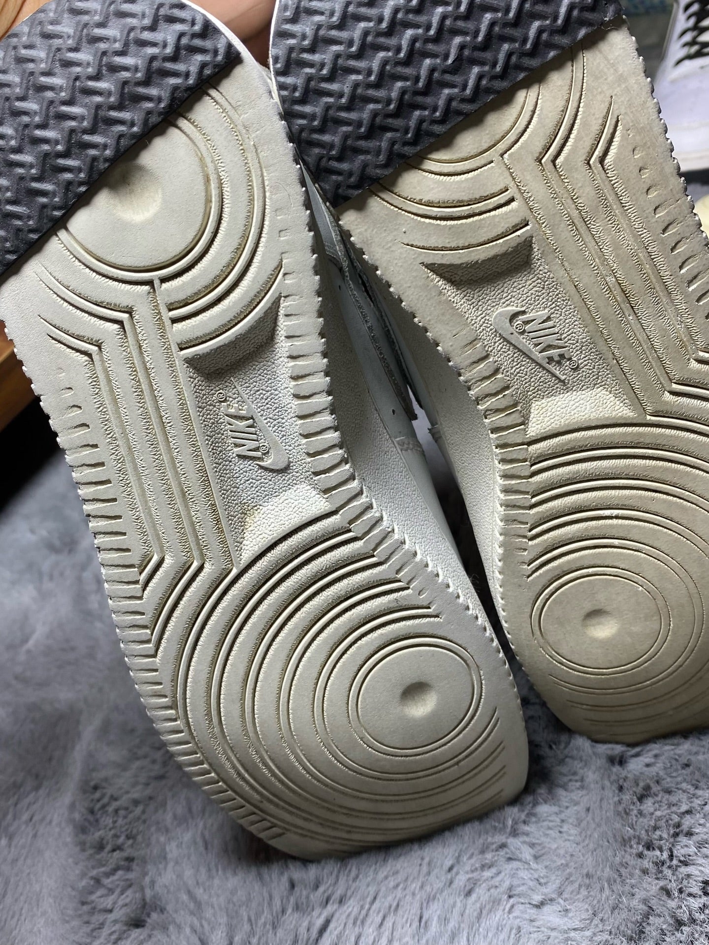 N!KE ( Size 42.5 - 43 / 8.5 - 9 )