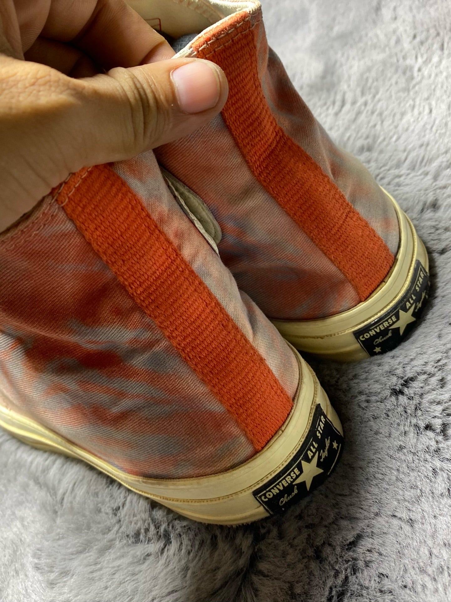 Converse ( Size 42 / 8.5 )