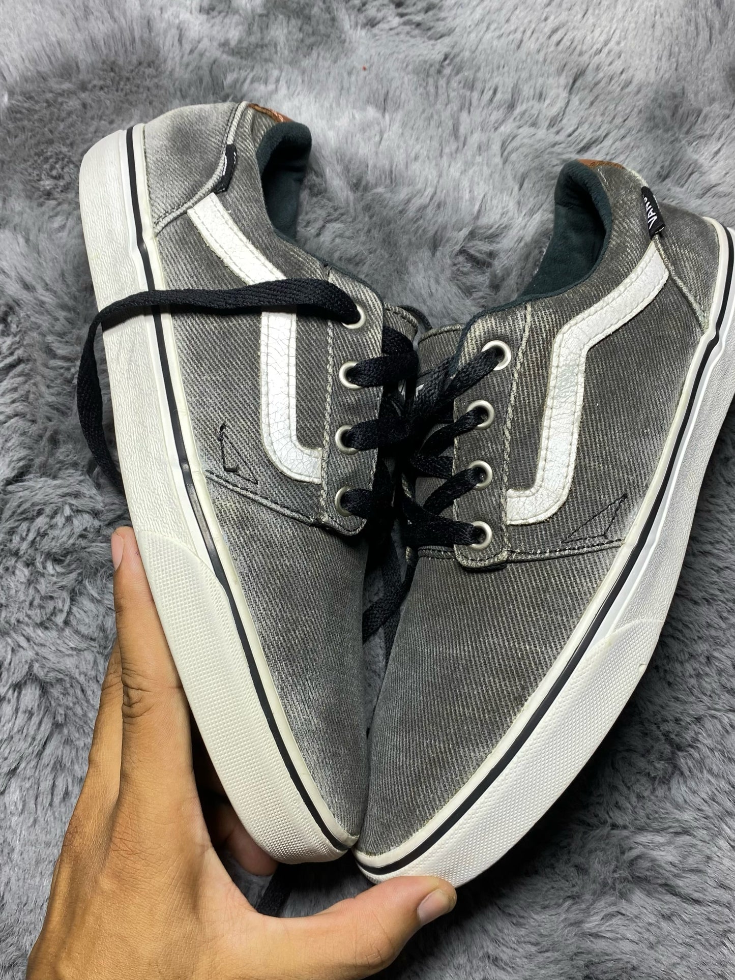 VANS ( Size 42 / 8 )