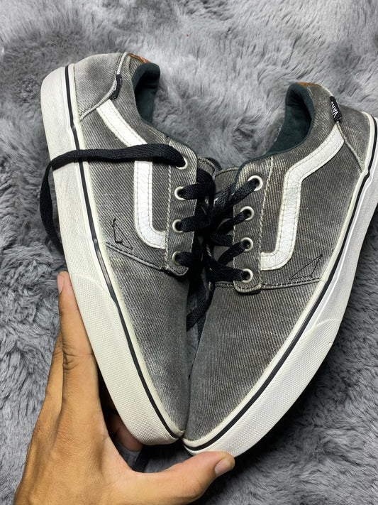 VANS ( Size 42 / 8 )