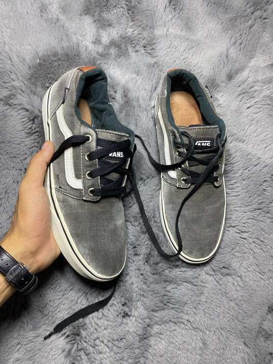 VANS ( Size 42 / 8 )