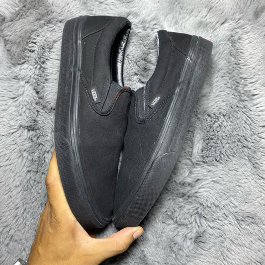 VANS ( Size 42.5-43 /  8.5 )