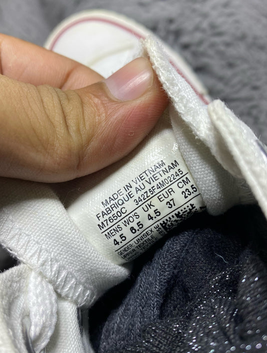 Converse ( Size 37 / 4.5 )
