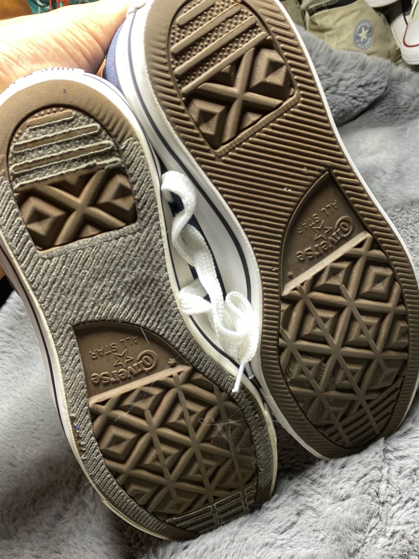 Converse ( Size 41 / 8 )
