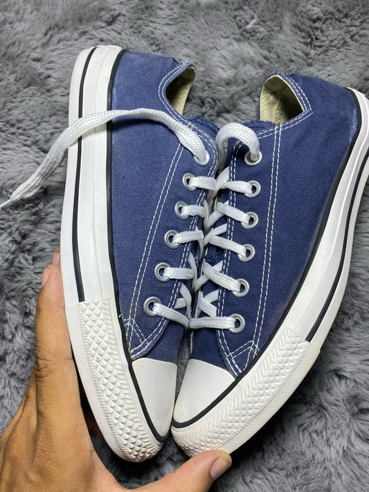 Converse ( Size 41 / 8 )