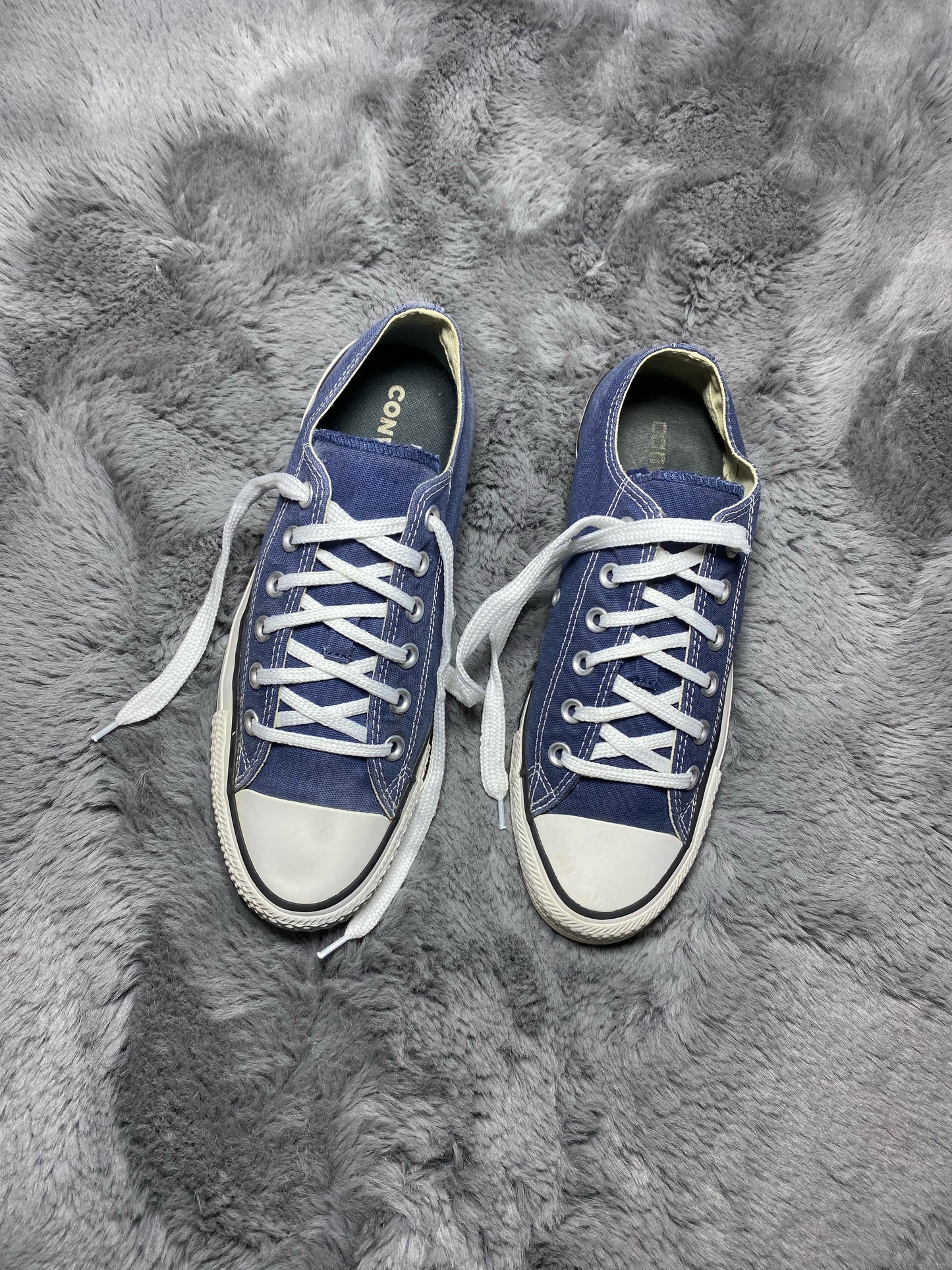 Converse ( Size 41 / 8 )