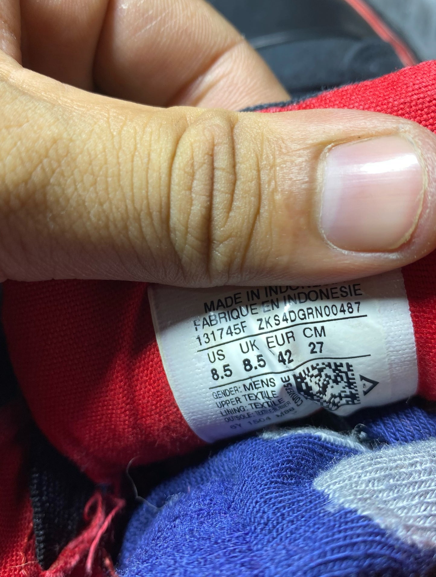 Converse ( Size 42 / 8.5 )