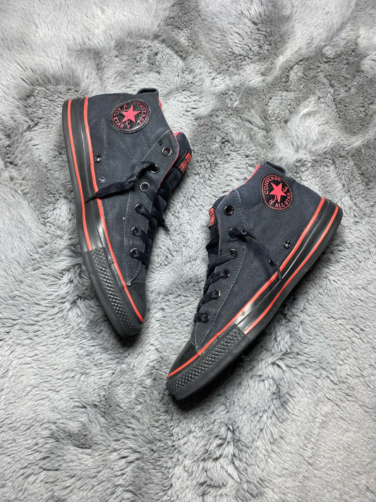 Converse ( Size 42 / 8.5 )