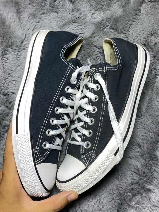 Converse ( Size 42.5 - 43 / 8.5 - 9 )