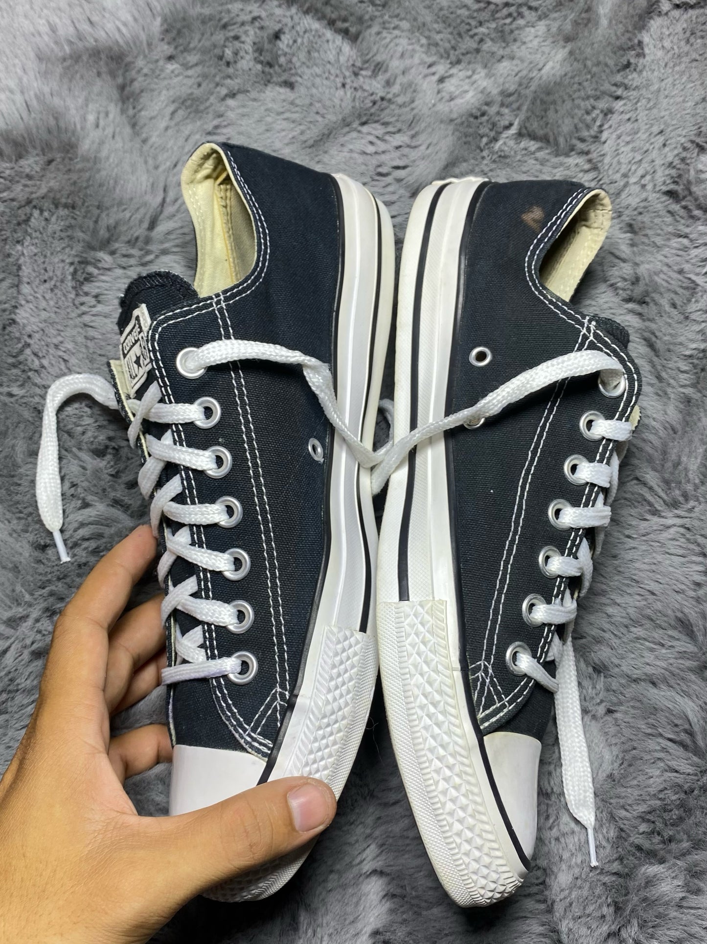 Converse ( Size 42.5 - 43 / 8.5 - 9 )
