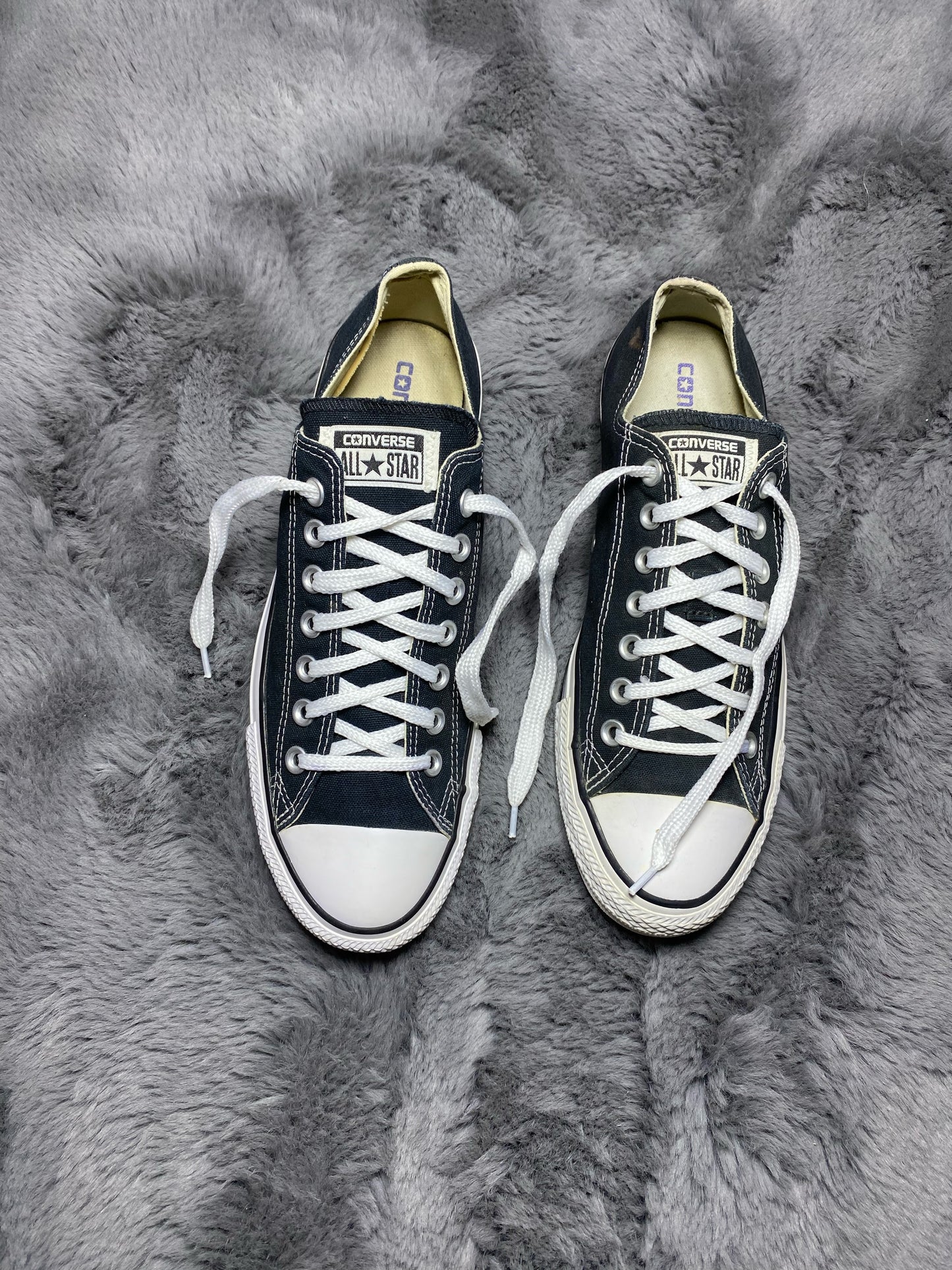 Converse ( Size 42.5 - 43 / 8.5 - 9 )