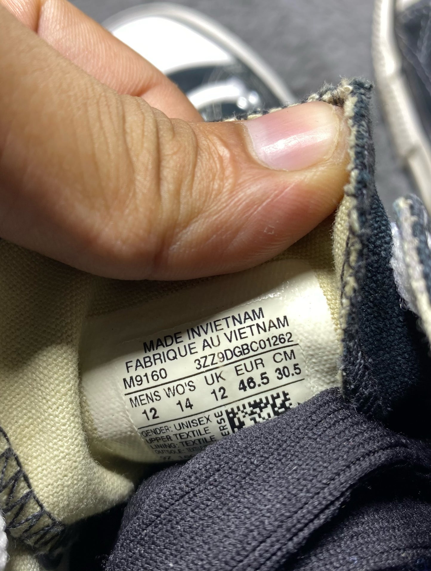 CONVERSE ( Size 46.5-47 / 11.5 )