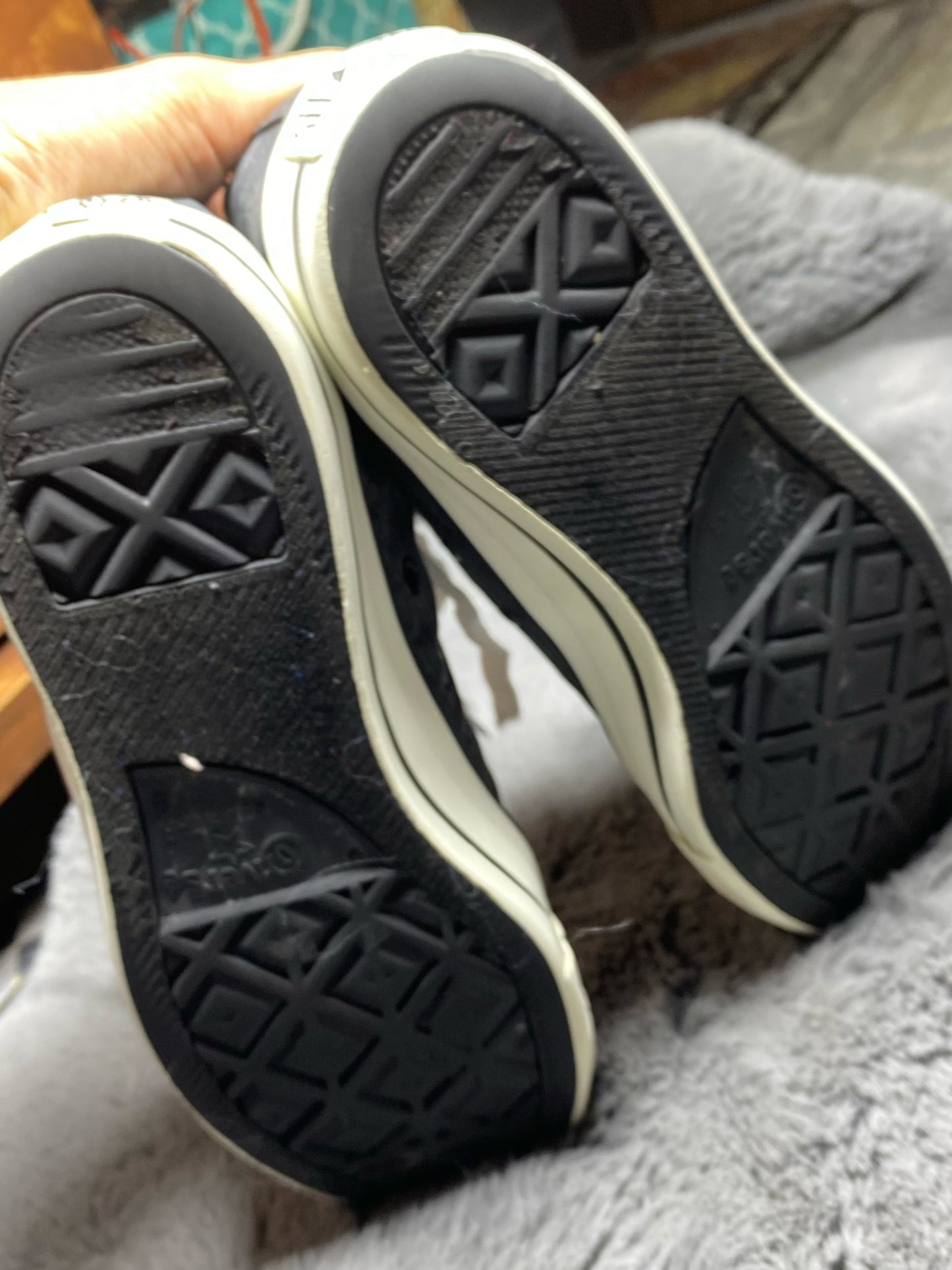 Converse ( Size 42.5 - 43 / 8.5 - 9 )