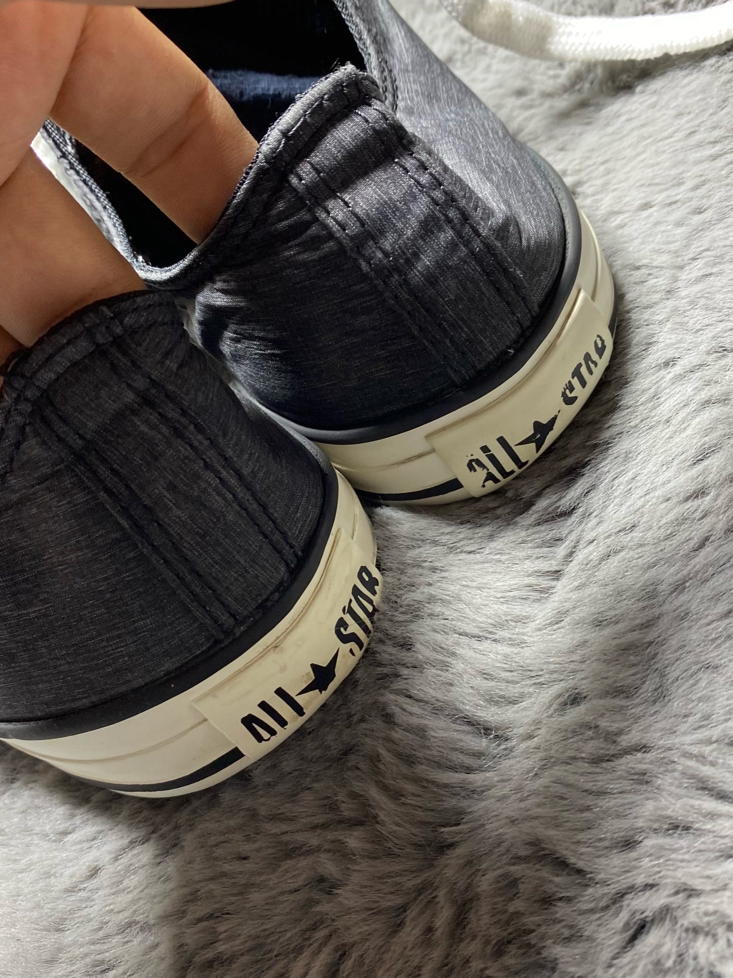 Converse ( Size 42.5 - 43 / 8.5 - 9 )