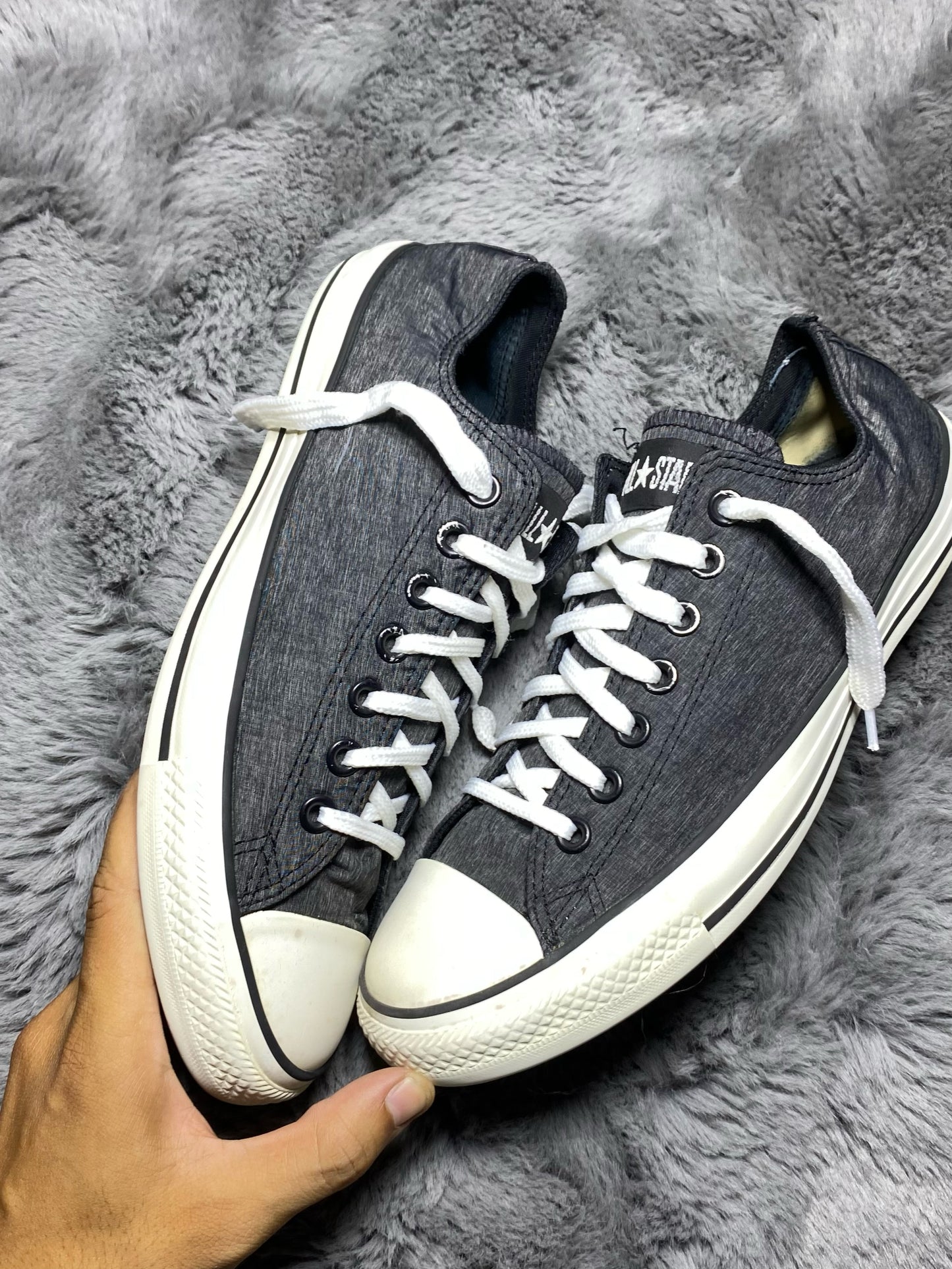 Converse ( Size 42.5 - 43 / 8.5 - 9 )