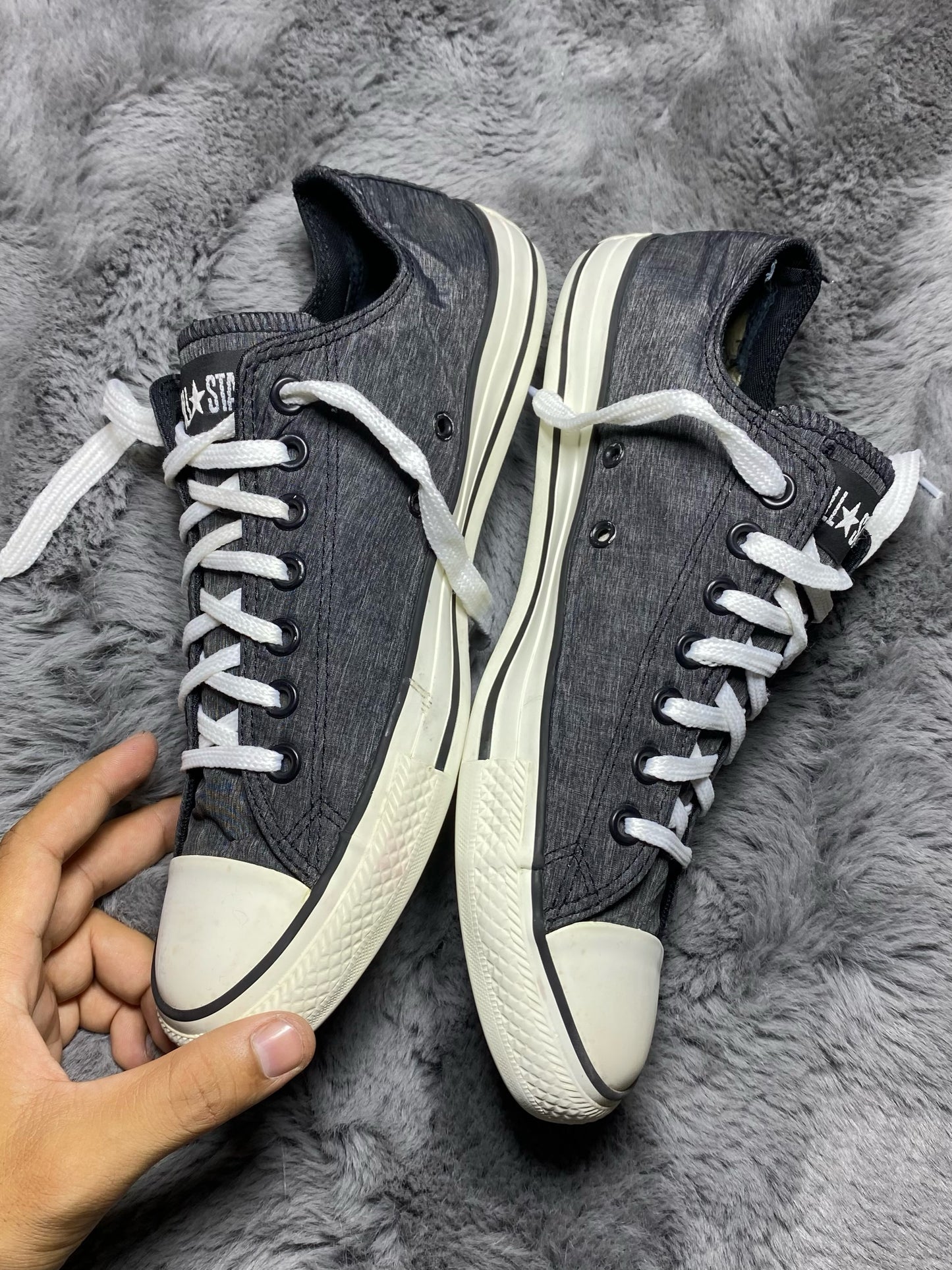 Converse ( Size 42.5 - 43 / 8.5 - 9 )