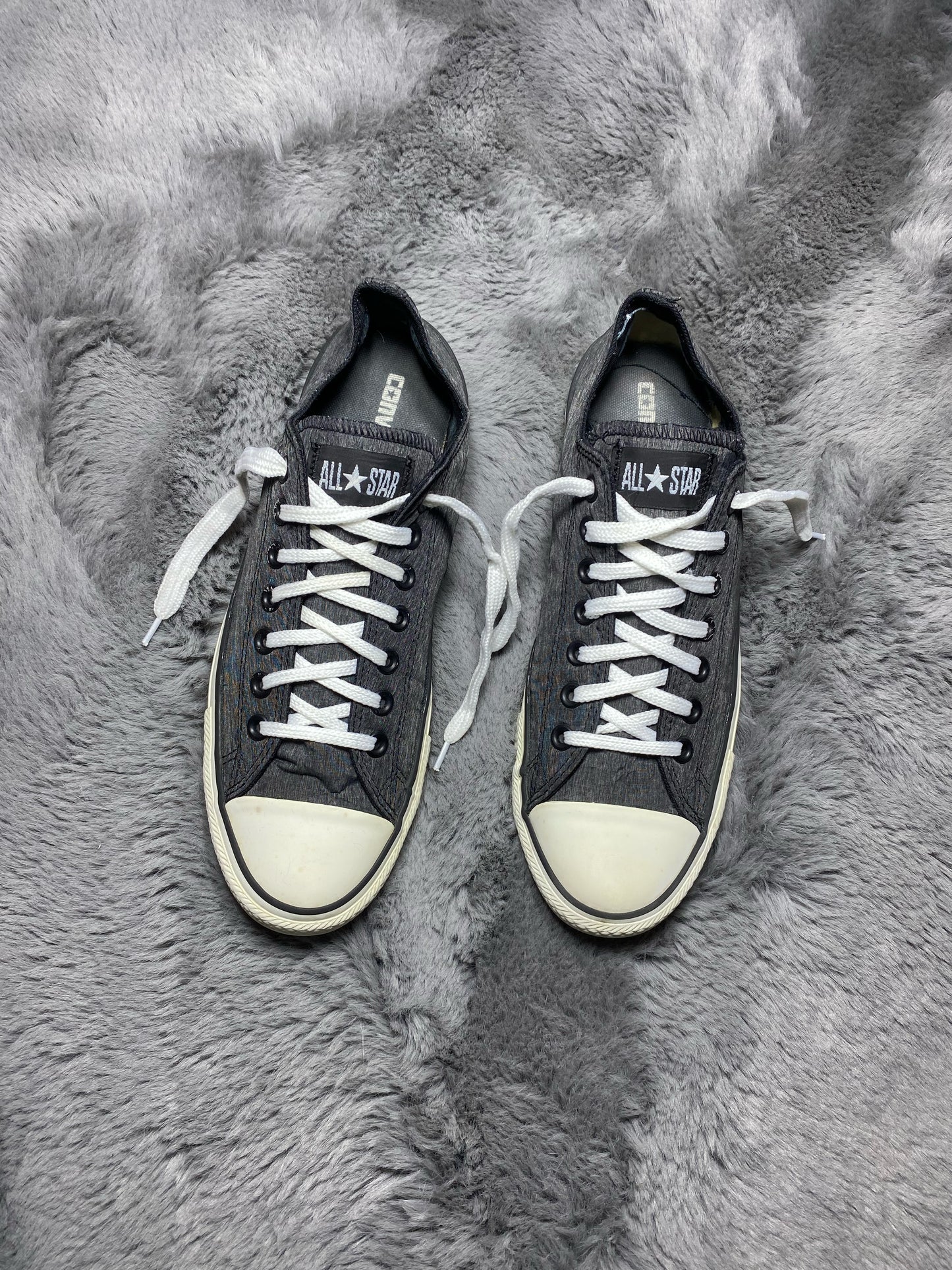 Converse ( Size 42.5 - 43 / 8.5 - 9 )