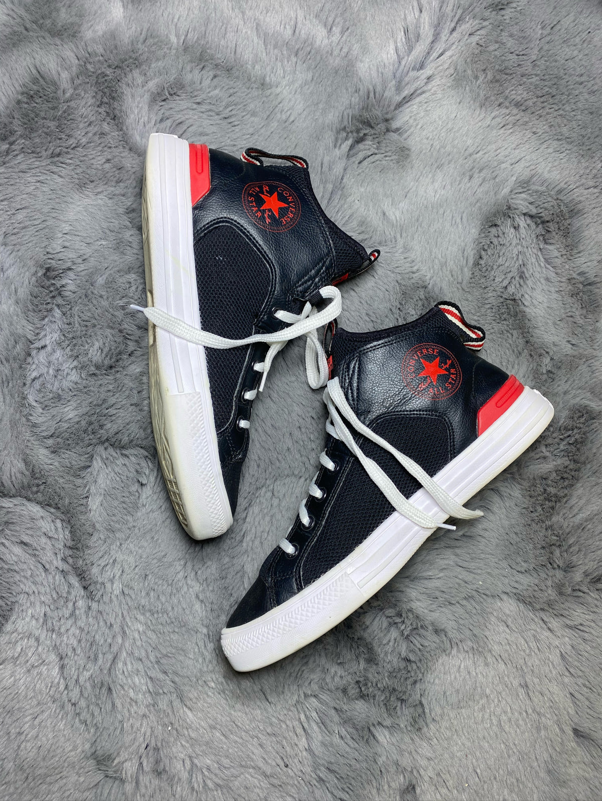 Converse ( Size 41 / 7.5 )